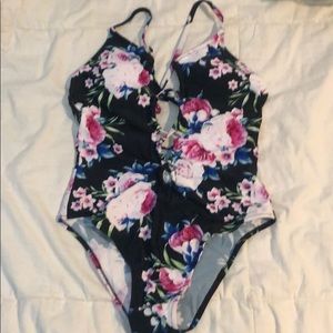 Cupshe one piece bathing suit